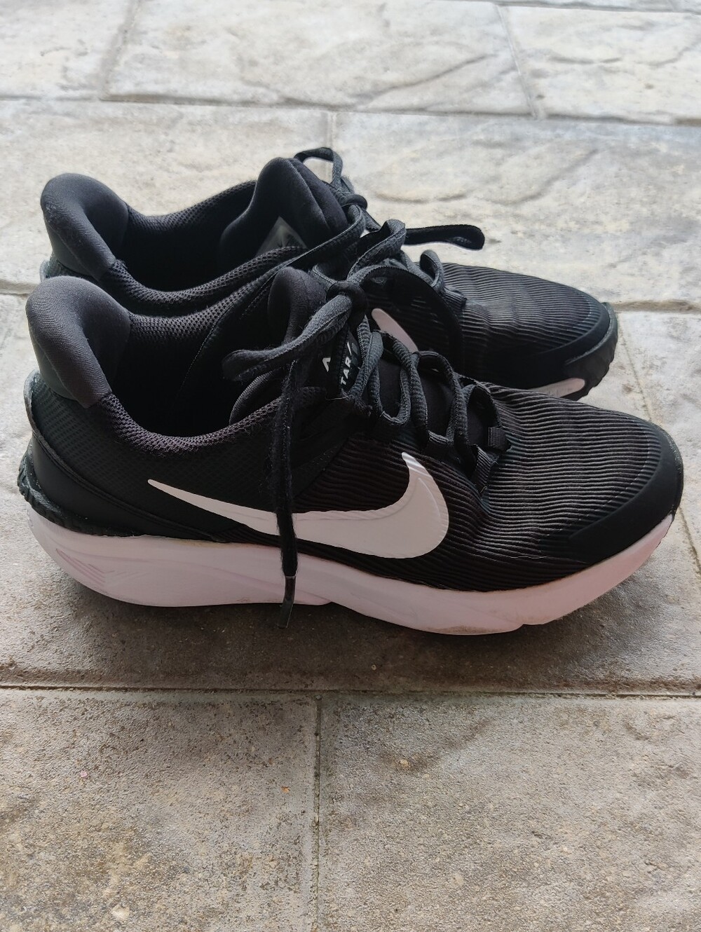 Nike Black And White Sneakers Size 5y